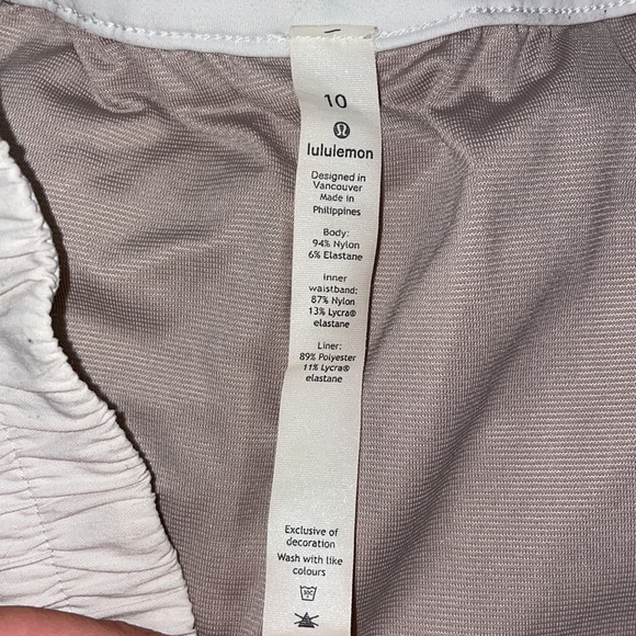 White Lululemon shorts - Picture 3 of 3